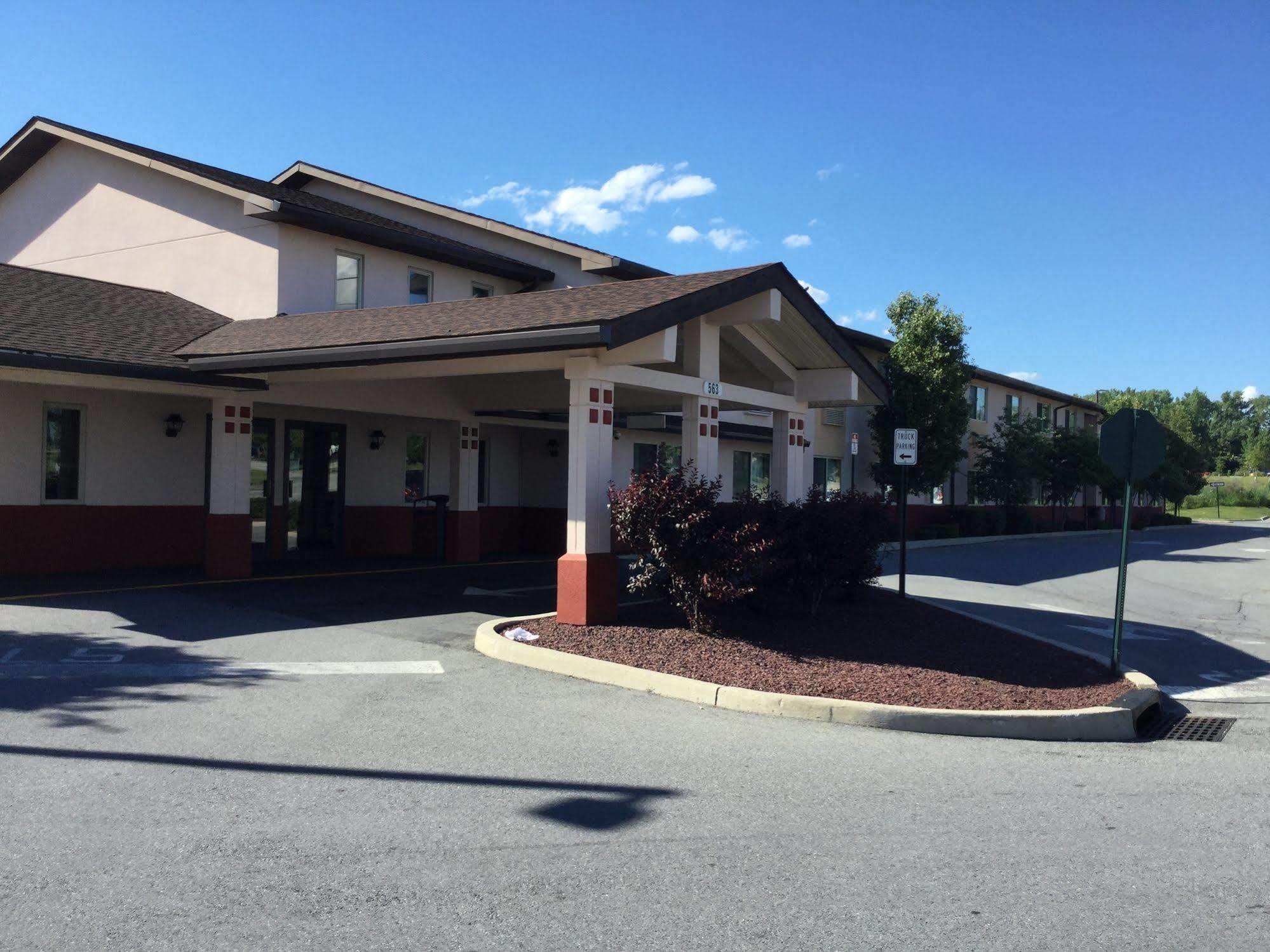 Motel Super 8 By Wyndham Middletown Exterior foto